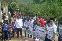 Waketum PP GPII Sutrisno, menyaksikan penyembelihan hewan kurban di Jorong Landai, Nagari Harau, Kec