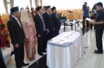 Lima komisioner KI Sumbar saat dilantik gubernur Sumbar, Irwan Prayitno di aula gubernuran Sumbar, 4