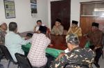 Bendahara F-PDIP DPR RI, Alex Indra Lukman, saat berdialog dengan pengurus KAN 8 Suku, Nagari Padang