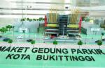 Maket gedung parkir berlantai IV di Kota Bukittinggi. Saat ini, gedung parkir representatif itu masi