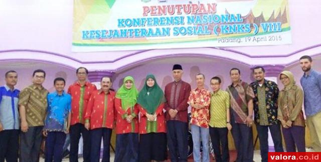 Foto bersama Pelaksanaan Deklarasi Program Permindo Kawasan Ramah Disabilitas di Palanta Rumah Dinas Walikota Padang Minggu (20/4/2015) lalu. (istimewa)