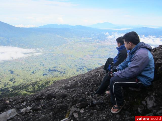 Ilustrasi puncak Gunung Marapi. (foto kaskus)