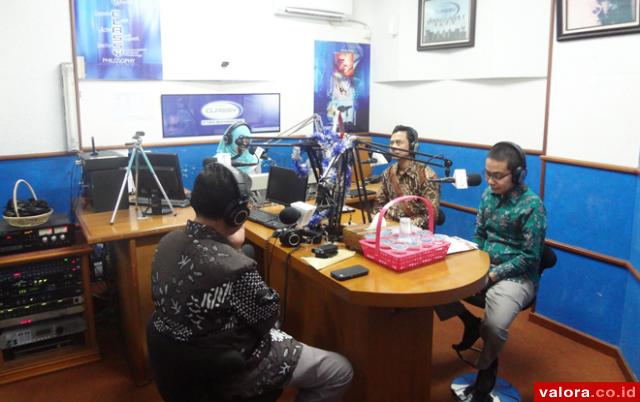 Kepala Cabang DDS, Musfi Yendra saat tampil dalam dialog bersama pendengar radio Classy FM, beberapa waktu lalu. (istimewa)