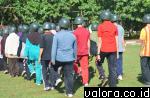 Sebanyak 24 orang guru dari berbagai daerah di Sumbar, mengikuti kegiatan baris berbaris dalam kegiatan MTSC, dibawah pengawasan Menwa Unand. (istimewa)