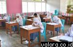 Siswa Disabilitas Didampingi Petugas Khusus 329 Siswa Ikuti Ujian Paket C