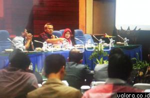 Komisioner KPU RI, Arief Budiman saat jadi narasumber pada Bimtek pemilihan kepala daerah gubernur/wakil gubernur, bupati/wakil bupati dan walikota dan wakil walikota hari ketiga, Selasa (21/4/2015) yang diikuti komisioner jajaran KPU dan Bawaslu di Bukit