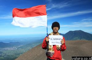 Ilustrasi puncak Gunung Marapi yang terdiri dari bebatuan cadas (foto gardjoew.wordpress.com)