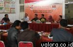 Komisioner KPU Sijunjung menggelar rapat koordinasi dengan Pemkab, Kamis (30/4/2015), membahas ketersediaan dana pilkada serentak 2015, jelang dimulainya seleksi panitia adhoc oleh KPU pad 7 Mei mendatang. (istimewa)