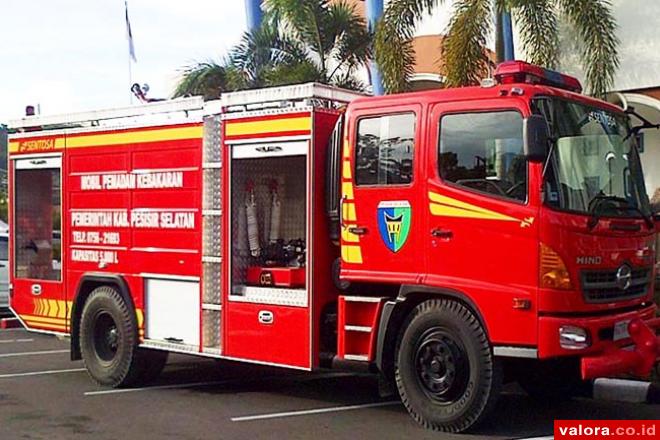 Mobil pemadam kebakaran milik Pemkab Pessel.