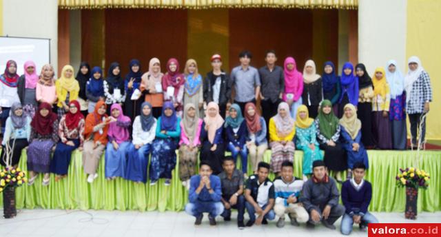 Sebanyak 200-an peserta mengikuti bedah novel &quot;Kamu Itu Subhanallah (KIS)&quot; karya Nova Eka Putri, Kamis (14/5/2015), di aula Fakultas Teknik Universitas Negeri Padang, Sumatera Barat. (Istimewa)
