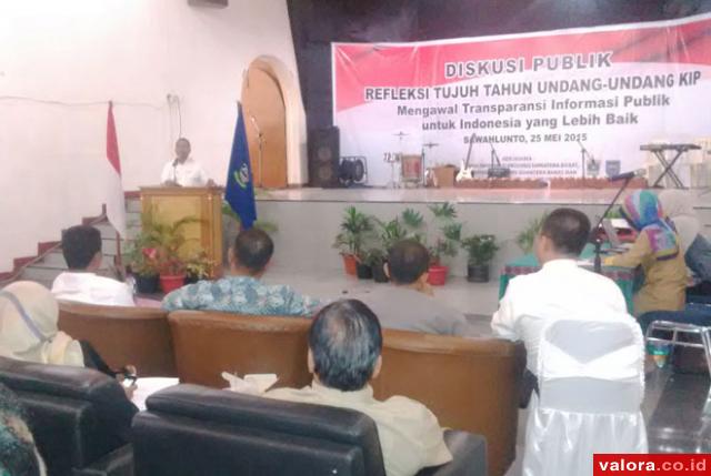 Sesi diskusi tentang implementasi UU No 14 Tahun 2008 tentang Keterbukaan Informasi Publik (KIP) berlangsung di Kota Sawahlunto, Senin (25/5/2015). (istimewa)