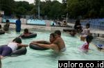 Selain untuk latihan sejumlah klub renang, Kolam Renang Teratai milik Pemko Padang juga dimanfaatkan warga untuk berbagai aktivitas berenang. (istimewa)