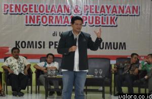 Ketua KPU RI, Husni Kamil Manik saat memberikan materi saat bimbingan teknis PPID bagi tiga KPU Bukittinggi, Sijunjung, Padangpariaman dan provinsi di Padang, 10 Mei 2015. (AI Mangindo Kayo/valoranews)