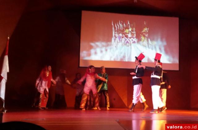 Anak-anak Sumbar Talenta Organitation (STO) saat tampil di Madri Spanyol, 27 September 2014 lalu, dengan menyajikan cerita Siti Manggopoh dalam bentuk operet. (istimewa)