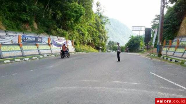 Pelaksanaan Operasi Patuh 2015 di Bukit Putus Painan, dipimpin Kaur Bin Ops Sat Lantas Polres Pessel Iptu Edi Yunasri, Senin (4/6/2015). (Humas Polres Pessel)