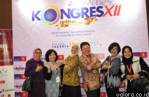 Inspektoral Khusus Inspektorat Jendral Kemendagri, Sastri Y Bakri (tiga dari kiri) saat menghadiri Kongres Ikatan Akuntan XII di Jakarta, 20 Desember 2014. (istimewa)