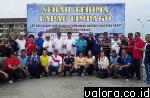 Wako Padang, Mahyeldi dan Puji Atmoko (Kepala Pewakilan BI Wilayah Padang) bersama pimpinan SKPD Padang dan unsur Badan Musyawarah Perbankan Daerah Sumbar, foto bersama usai serah terima Lapau Panjang Cimpago (LPC), Minggu (14/6/2015). (Humas Pemko Padang