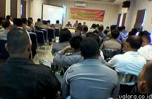 Pelaksanaan sosialisasi reformasi mental personil Polres Pesisir Selatan dalam rangka HUT Bhayangkara ke-69 tahun 2015, Senin (29/6/2015) di aula Mapolres. (istimewa)