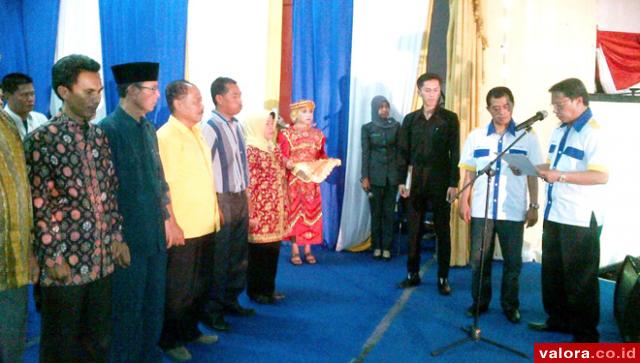 Pasangan calon walikota dan wakil walikota Sungai Penuh, Herman Muchtar-Nuzran, melantik relawan yang akan memenangkan pasangan ini di pemilihan serentak 2015 ini di tingkat Kota Sungai Penuh, Jambi. Sedikitnya, 1.000 orang relawan dikukuhkan di kesempata
