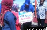 Dua Perempuan Terima KUR BRI