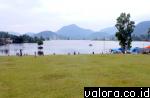 Gugusan Bukit Barisan yang melingkungi Tarusan Kamang, membuat danau ini makin banyak dikunjungi wisatawan baik lokal maupun nasional. Saat dijepret Mingg (28/2/2016), danau ajaib ini tampak cukup banyak dikunjungi wisatawan. (hatta rizal/valoranews)