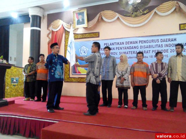 Pelatikan Pengurus DPD PPDI Sumbar, Joni Anwar terpilih sebagai Ketua Umum, dilantik secara langsung oleh Wakil Ketua Umum DPP PPDI Pusat dari Jakarta, Mahmud Fasa. (ist)