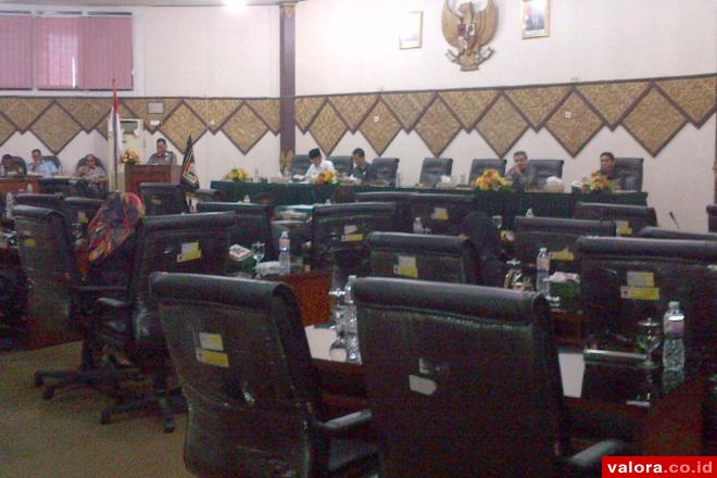 Suasana sidang paripurna DPRD Padang, beberapa waktu lalu. (mangindo kayo/valoranews)