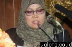 Ketua DPRD Padang, Elly Thrisyanti saat memberi hantaran kata pada Rapat Paripurna Istimewa DPRD Kota Padang dalam rangka Peringatan Hari Jadi Kota Padang ke-348 di Gedung DPRD Padang, Senin (7/8/2017). (humas)