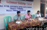 Anggota DPRD Padang, Osman Ayub berdialog dengan konstituennya saat mengisi masa reses III tahun anggaran 2017, Jumat (24/11/2107). Pada masa sidang ketiga ini, ke-45 anggota DPRD Padang mengisi masa reses ini. (istimewa)