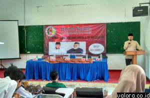 Wawako Padang, Emzalmi memberikan arahan pada seminar yang digelar Ikatan Mahasiswa Kota Padang di BLPT Sumbar, Jumat (22/12/2017). (humas)