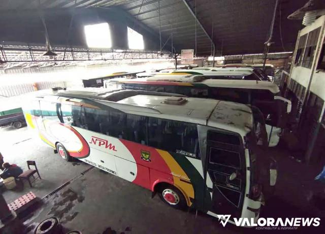 Bus NPM parkir di pool perusahaan yang berkantor pusat di Kota Padang Panjang. (kominfo)