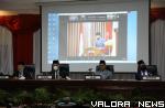 Ketua DPRD Bukittinggi, Herman Sofyan memimpin rapat paripurna penutupan masa sidang II dan pembukaan masa sidang III tahun 2021, Jumat pagi. Herman didampingi dua orang wakil ketua DPRD, Rusdy Nurman dan Nur Hasra. Dari eksekutif, hadir Wawako Bukittingg