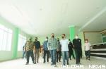 Wagub Sumbar, Audy Joinaldy beserta rombongan, meninjau kondisi Rumah Sakit Pratama Lubuk Malako dalam kunjungan kerjanya ke Solok Selatan, Ahad siang. (humas)