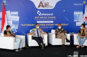 Pengamat Penerbangan, Alvin Lie bersama Ketua Yayasan Lembaga Konsumen Indonesia (YLKI), Tulus Abadi dan Ketua Umum Sekarpura II, Trisna Wijaya, jadi narasumber pada diskusi panel yang digelar Serikat Karyawan PT Angkasa Pura II (Sekarpura II), bertajuk '