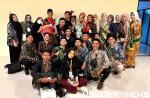 Uda Fadhil Ahmad Fajri dan Uni Putri Amanda Firjatullah bersama Uda Uni Padang Panjang lainnya, saat menghadiri Grand Final Pemilihan Uda-Uni Duta Wisata Sumbar 2021, Jumat malam, di Padang. (kominfo)