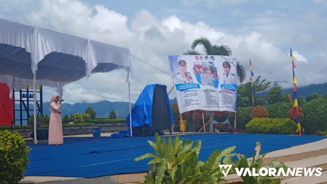 Salah satu peserta Festival Danau Maninjau 2022, unjuk kebolehan di objek wisata Linggai Park, Kecamatan Tanjung Raya, Kabupaten Agam tepatnya di tepian Danau Maninjau. (humas)