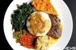 Sajian pesanan khas rumah makan padang. Lengkap dengan aneka sayuran dan gulai aneka rasa. (foto grab.com)