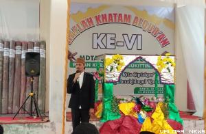 Wali Kota Bukittinggi, Erman Safar memberikan sambutan pada kegiatan Khatmil Qur'an Vl MDTA Sawah Paduan yang diikuti 23 orang santri, Sabtu. (hamriadi)
