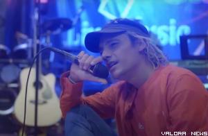Antonino Salerno, bule asal Italia rilis lagu Minang. (dok ladofadoredo)