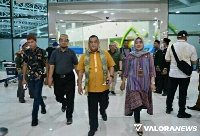 Wakil Gubernur Riau, Brigjen TNI (Purn) Edy Natar Nasution mendarat di Bandara Internasional Syamsudin Noor, Banjarmasin, Kalimantan Selatan Selasa malam. (humas)