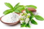 Ilustrasi daun stevia dan gula.