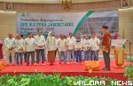 Gubernur Sumbar, Mahyeldi melantik Ketua DPD IKA FPUA Jabodetabek periode 2022-2026, Finorita Fauzi, bankir senior BSI beserta jajaran pengurus, di Jakarta, Ahad. (humas)