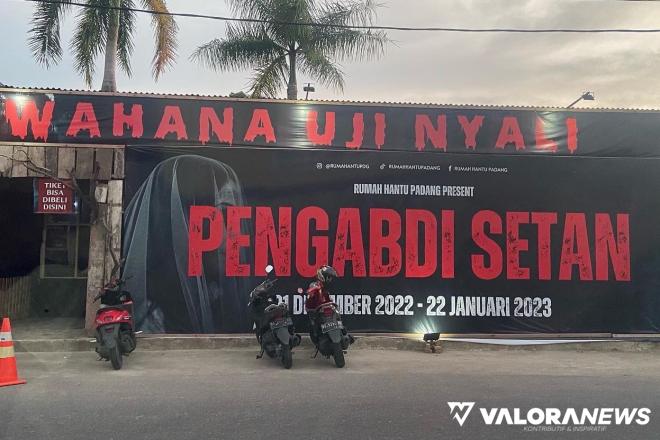 Bangunan Wahana Pengabdi Setan berdiri di pinggir Batang Arau. Wahana ini dirasakan PW GPK Sumbar lebih banyak mudharat dari manfaatnya.