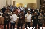 Ketua DPRD Padang, Syafrial Kani bersama Rektor Universitas Tamansiswa Padang, Sepris Yonaldi dan pimpinan serta anggota dewan lainnya, foto bersama usai pembukaan Bimtek yang digelar di Bukittinggi, 6-10 Maret 2023. (humas)