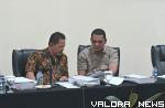 Ketua Pansus I LKPj Wali Kota Padang Tahun 2022, Djunaidy Hendri bersama Budi Syahrial (anggota Fraksi Gerindra) saat pembahasan bersama OPD terkait di Padang, Senin. (humas)
