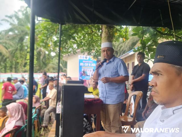 Asisten I Pemkab Psbar, Bakti mewakili bupati membuka turnamen Paroman Bondar Sport (PBS), Ahad. (robbi irwan)