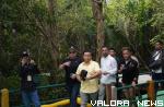 Arbi Leo saat bersama Raffi Ahmad meninjau Mini Zoo pertama di Babel, Sabtu (6/5/2023). (humas)