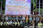 Bupati Pessel, Rusma Yul Anwar foto bersama dengan Forkopimda dan peserta Latsitarda Nusantara XLIII 2023 di Halaman Kantor Bupati Pesisir Selatan, Jumat (19/5/2023). (humas)