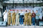 Ketua DPRD Sumbar, Supardi bersama Kepala Dinas Kebudayaan Sumbar, Syaifullah dan jajaran, foto bersama usai pembukaan Lomba Penyanyi Minang dalam rangka memperingati Hari Musik Nasional Tahun 2023 di Agamjua Cafe, Kota Payakumbuh, Selasa. (humas)