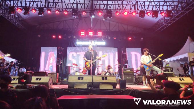 Atraksi grub band Last Child di ajang HuRu HaRa Fest di Kota Jambi, 18 Juni 2023 di bekas Bandara Sultan Thaha Lama, Rabu. (istimewa)